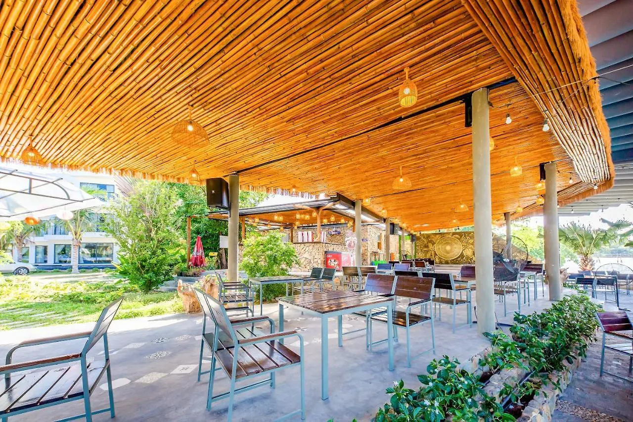 Oyo 426 Klaus Resort Нячанг