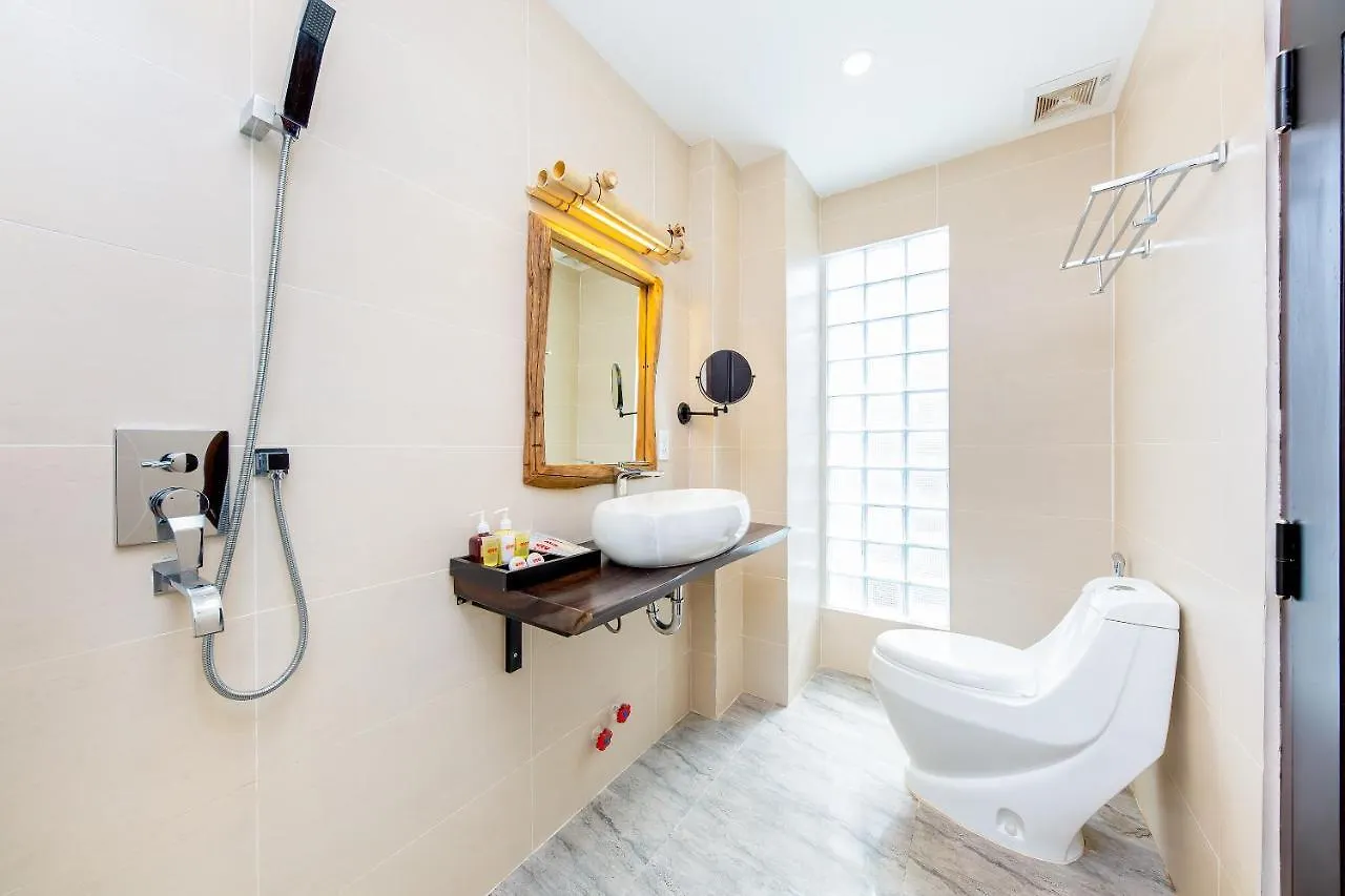 Отель Oyo 426 Klaus Resort Нячанг